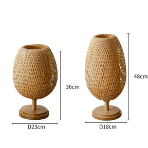 Luminária de Mesa Bambu adicionando sofisticação a uma sala aconchegante com decoração natural